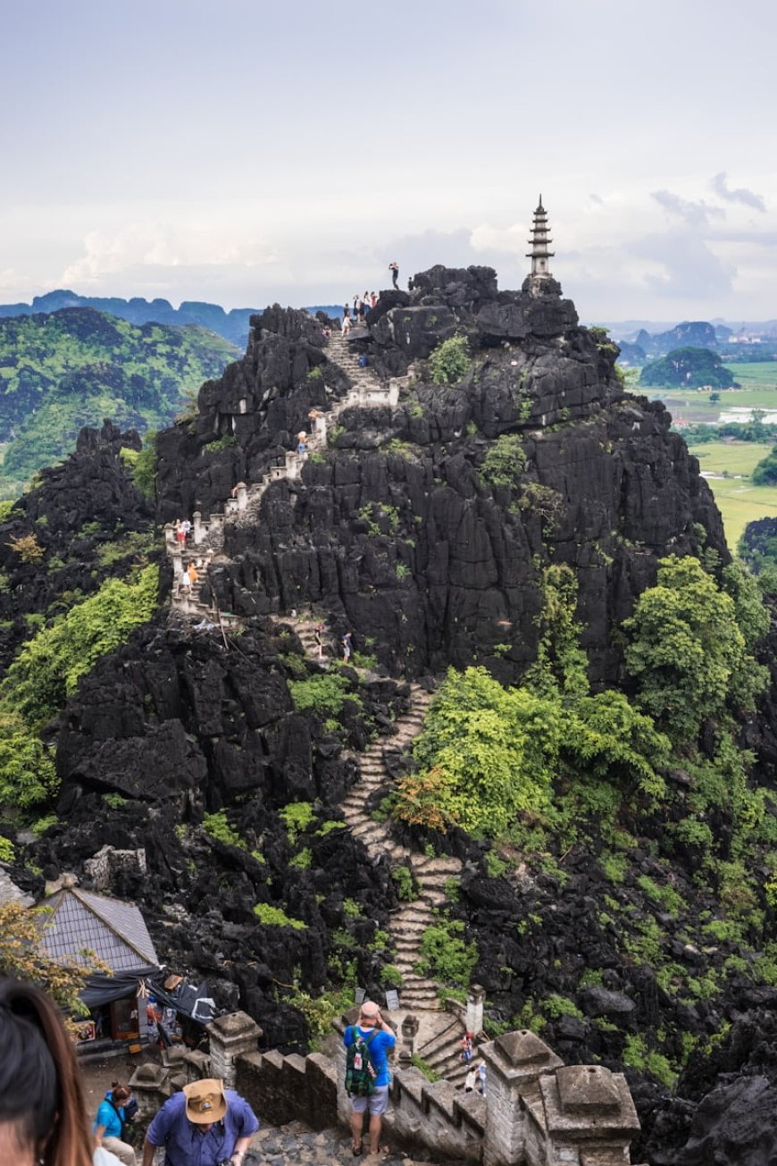 Ninh Binh Day Trip Guide: Explore Stunning Scenery in 1 Day --[Reported by Umva mag]