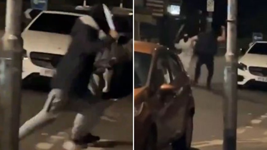 Terrifying moment machete duel erupts in street as rival gangs swing wildly at each other --[Reported by Umva mag]