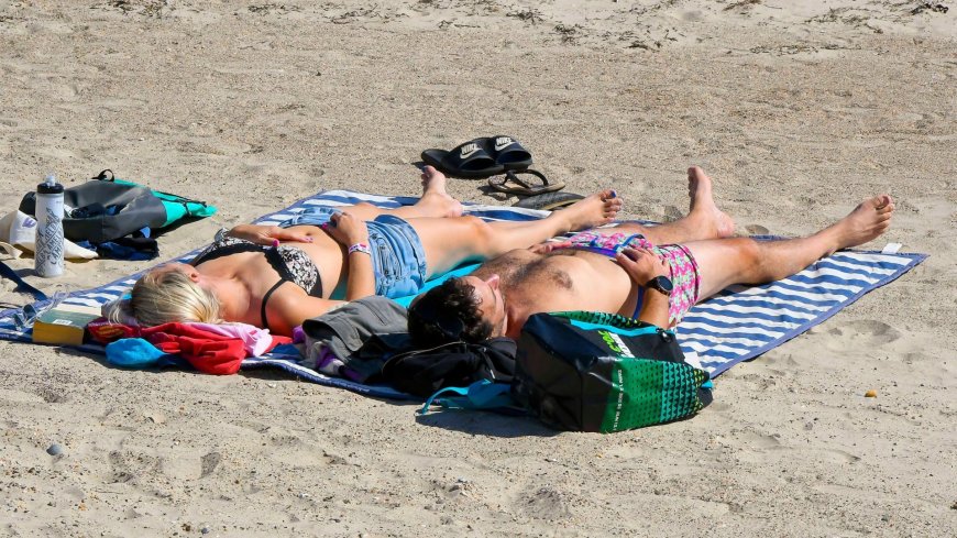 UK weather: Sunseekers flock to beaches to catch 19C rays as Britain ‘feeling warm’ again after Arctic air swept country --[Reported by Umva mag]