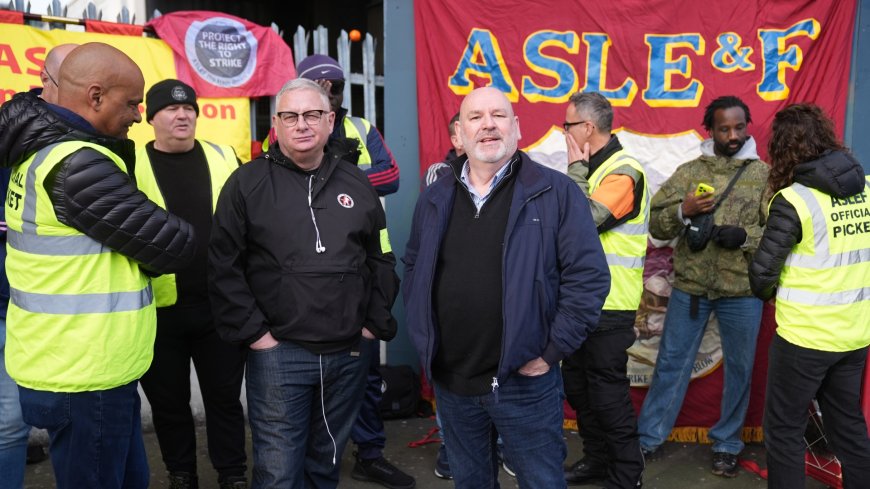 By spitefully announcing more rail strikes after bagging payrise, Aslef show they’re worthy of contempt --[Reported by Umva mag]