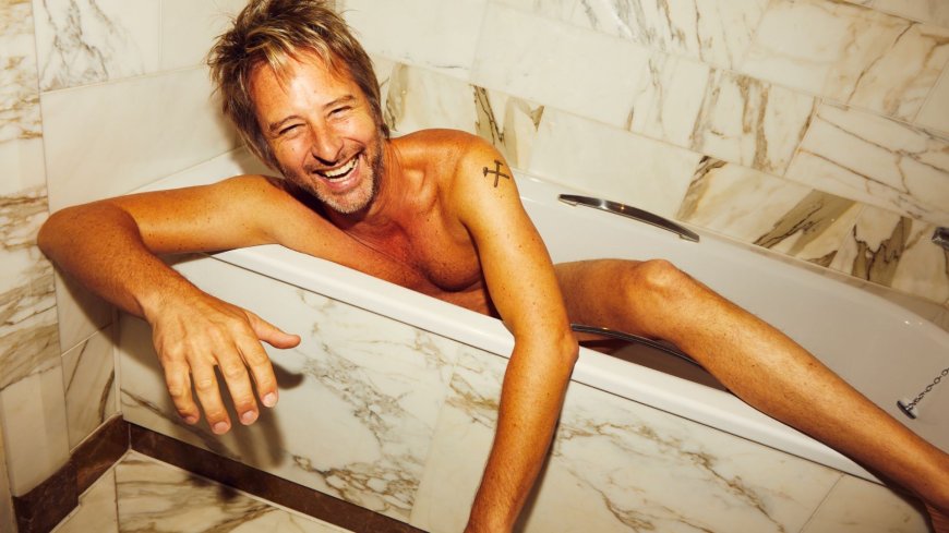 Chesney Hawkes strips nude as he launches comeback and reveals pop star feud --[Reported by Umva mag]