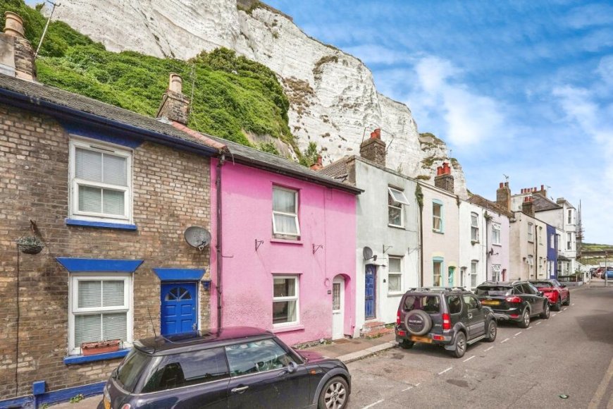 Cliffside cottage in UK tourist hotspot hides a jaw-dropping secret – and is on sale for just £180,000 --[Reported by Umva mag]