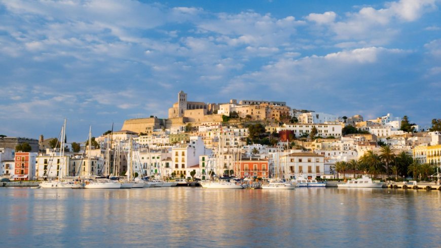 Ibiza puts limit on certain holidaymakers as anti-tourist sentiment grows --[Reported by Umva mag]