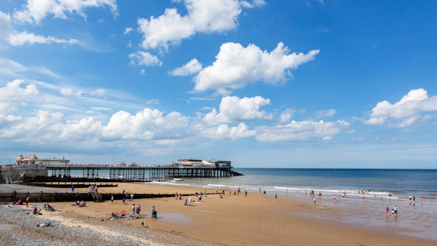 The traditional English beach that’s home to Britain’s ‘Great Barrier Reef’ – where temperatures reach 17C in autumn --[Reported by Umva mag]