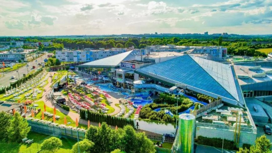 Huge waterpark two hours from the UK is super affordable – with 12 slides, lazy river and pool bars --[Reported by Umva mag]