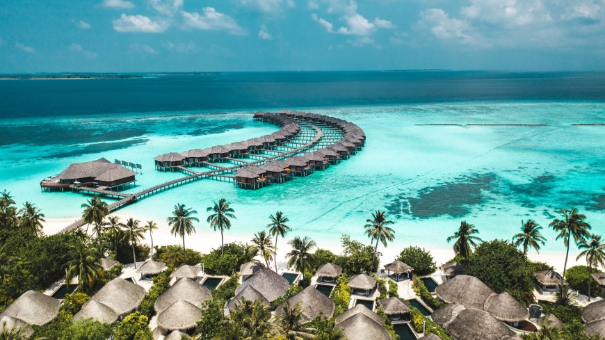 Luxury Maldives holidays that cost less than you think --[Reported by Umva mag]