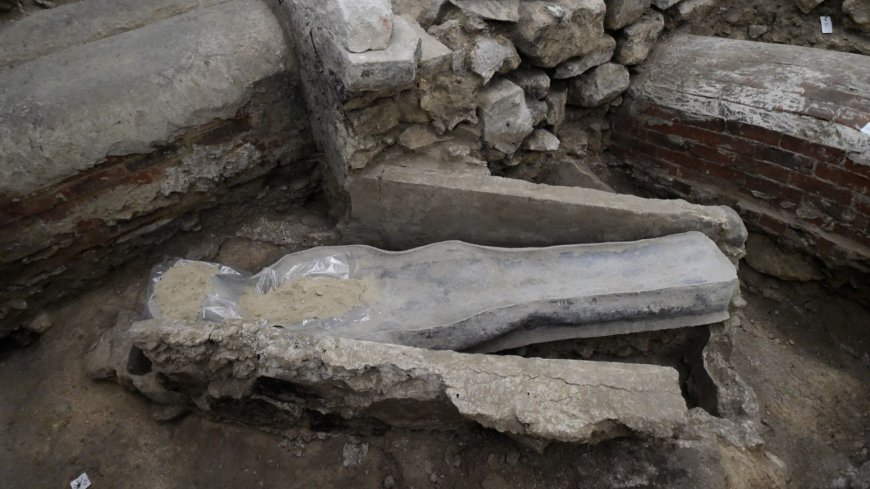 Mystery of eerie lead coffin found under Notre Dame SOLVED as identity of deformed body dubbed The Horseman is revealed --[Reported by Umva mag]