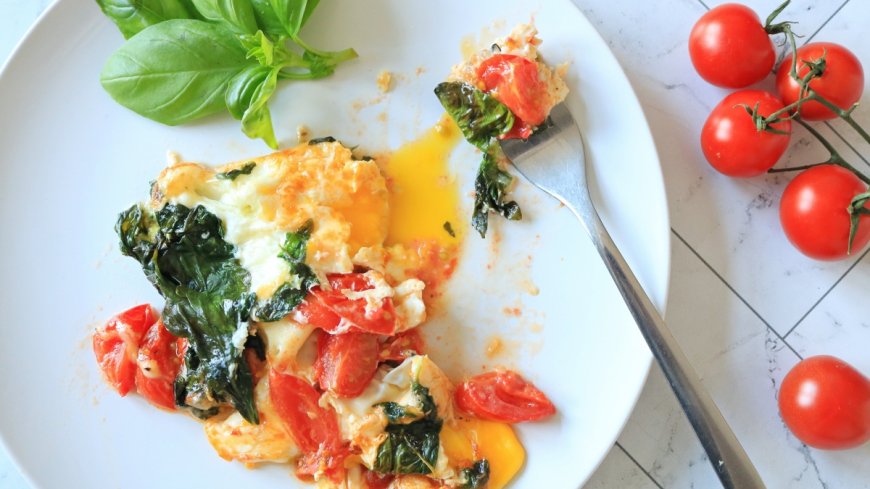 A Heap of Unused Basil Led Me to My New Favorite Fried Eggs --[Reported by Umva mag]