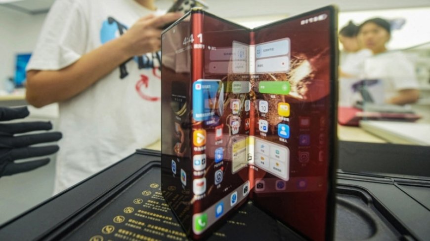 Apple faces challenges in Chinese market against Huawei's tri-fold phone --[Reported by Umva mag]