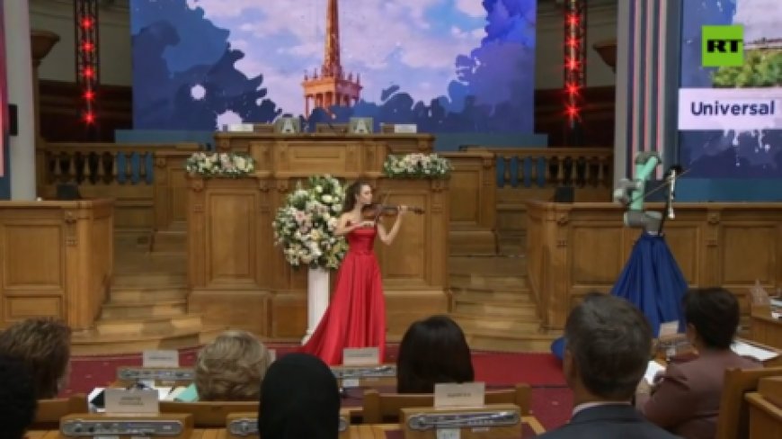 Human-robot duo performs Vivaldi at Women’s Forum in Russia (VIDEO) --[Reported by Umva mag]