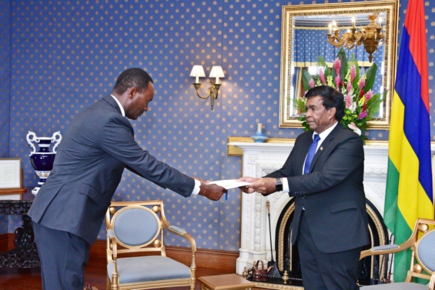 PHOTOS: Hategeka presents letters of credence to Mauritius President Prithvirajsing Roopun --[Reported by Umva mag]