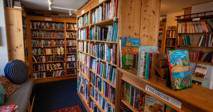 Live out your dream of owning a bookshop with a visit to this unique Airbnb --[Reported by Umva mag]