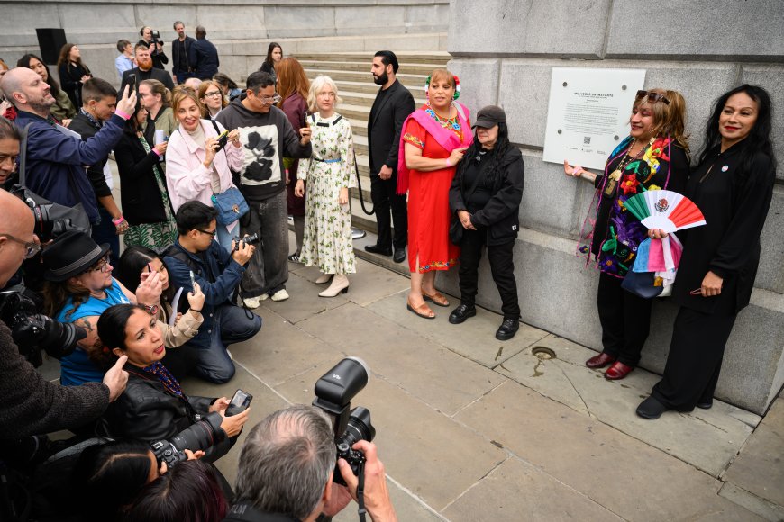 Trafalgar Square’s Fourth Plinth powerfully displays hundreds of trans and non-binary faces --[Reported by Umva mag]