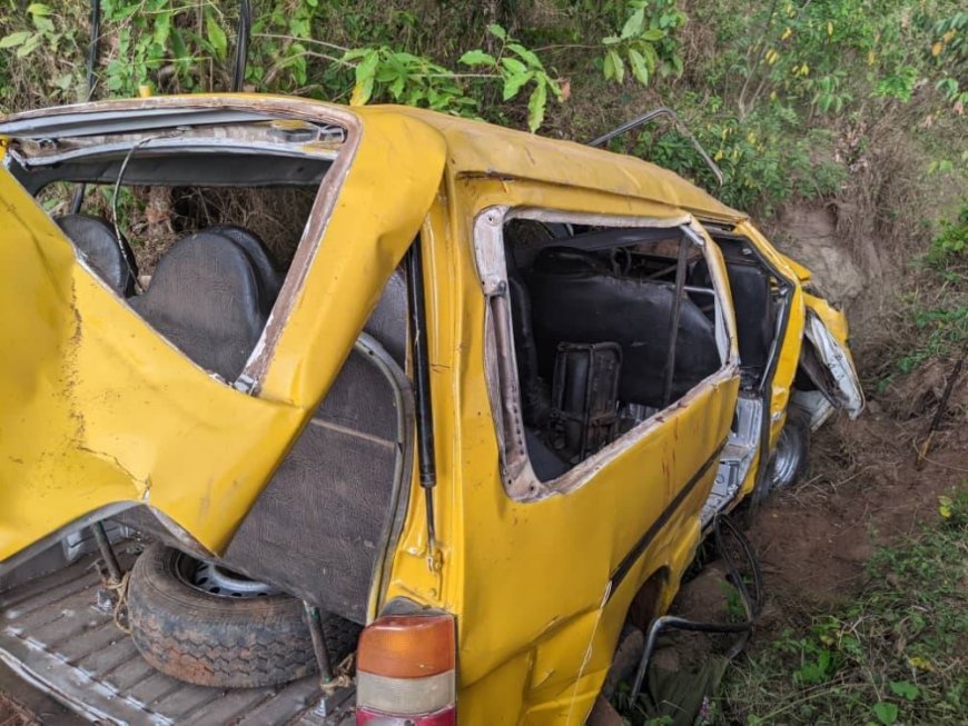 Two dead, 32 injured in Nyamasheke school bus accident --[Reported by Umva mag]