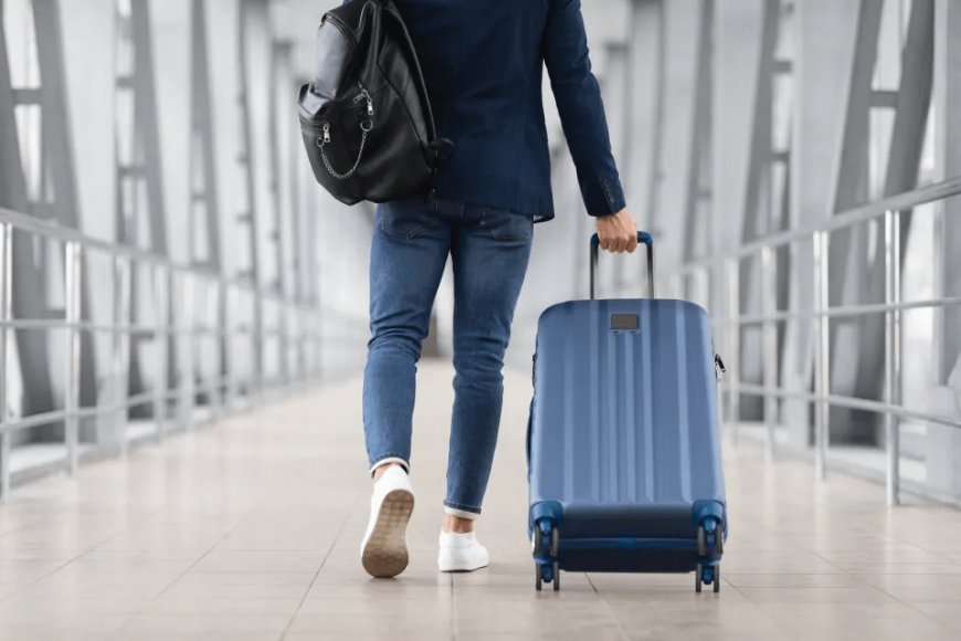 I’m a flight attendant – this is the dangerous mistake I see loads of passengers making with their luggage --[Reported by Umva mag]