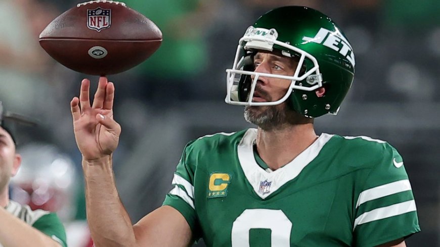 Aaron Rodgers shines in Jets' home opener beatdown on Patriots --[Reported by Umva mag]