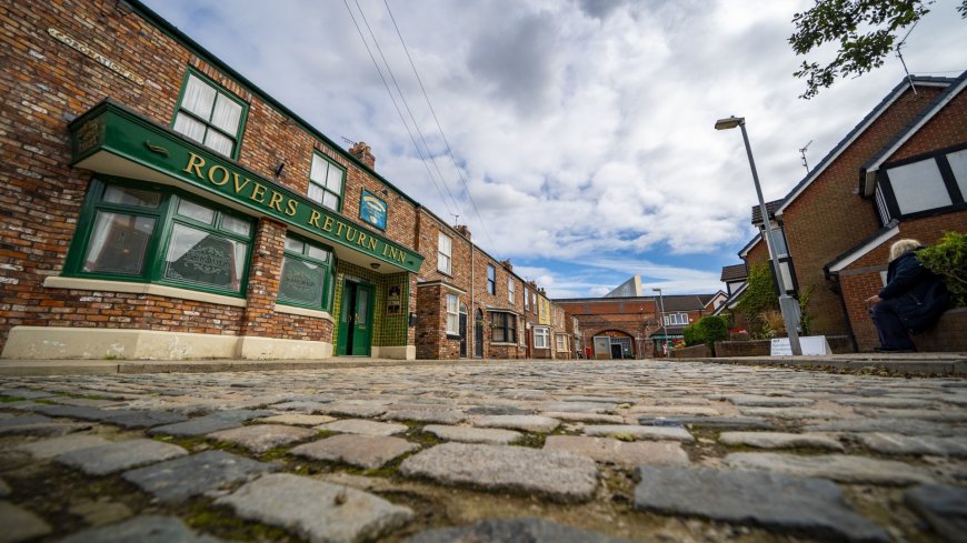 Coronation Street star in shock return despite evil character’s final scenes – sparking rumours of heartstopping twist --[Reported by Umva mag]