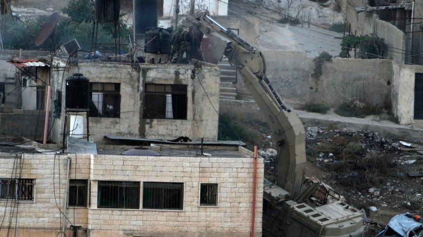 Israeli soldiers filmed pushing bodies off rooftop in deadly West Bank raid --[Reported by Umva mag]