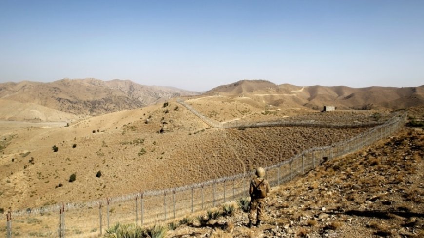 Militants kill at least 6 Pakistan soldiers near Afghan border   --[Reported by Umva mag]