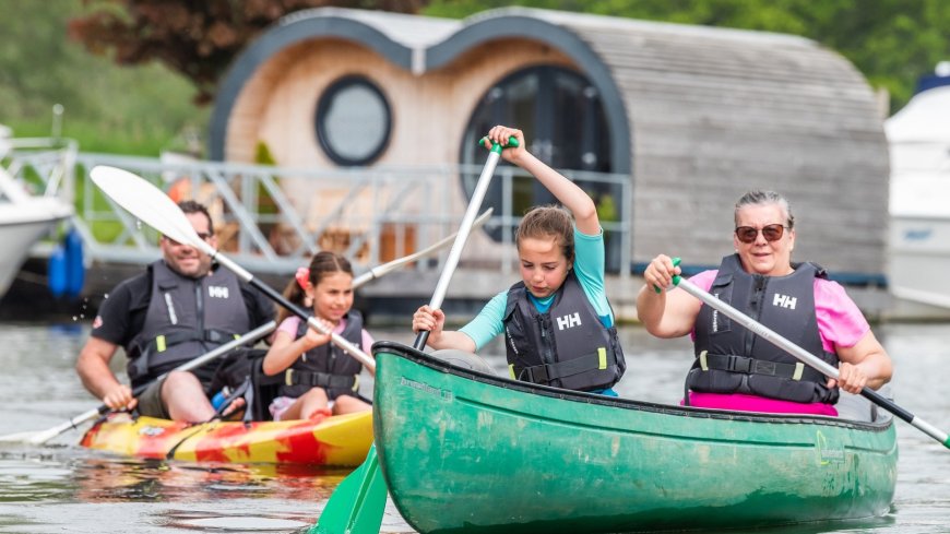 Floating glampsite where guests get their own rowing boat crowned one of the best in the UK --[Reported by Umva mag]