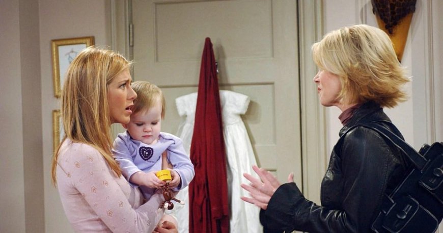 The Friends twins who played baby Emma finally respond to Ross and Rachel fan theory --[Reported by Umva mag]