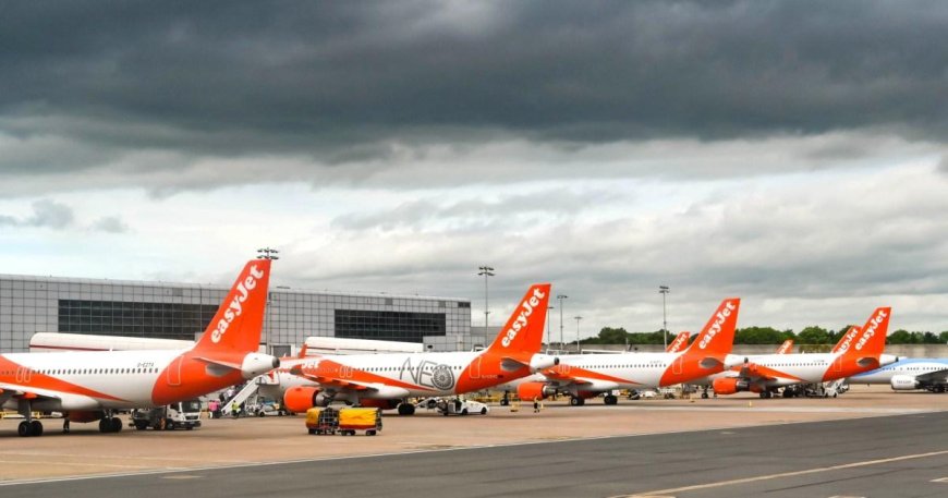 Flights delayed at Gatwick as thunderstorms roll in --[Reported by Umva mag]