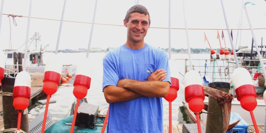 Meet Jacob Knowles, a 5th-generation Maine lobsterman who is sharing his unique career with legions of online fans --[Reported by Umva mag]