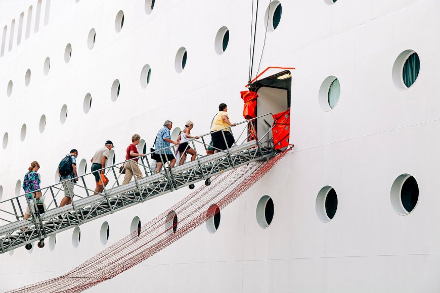 What is a gangway on a cruise ship? --[Reported by Umva mag]