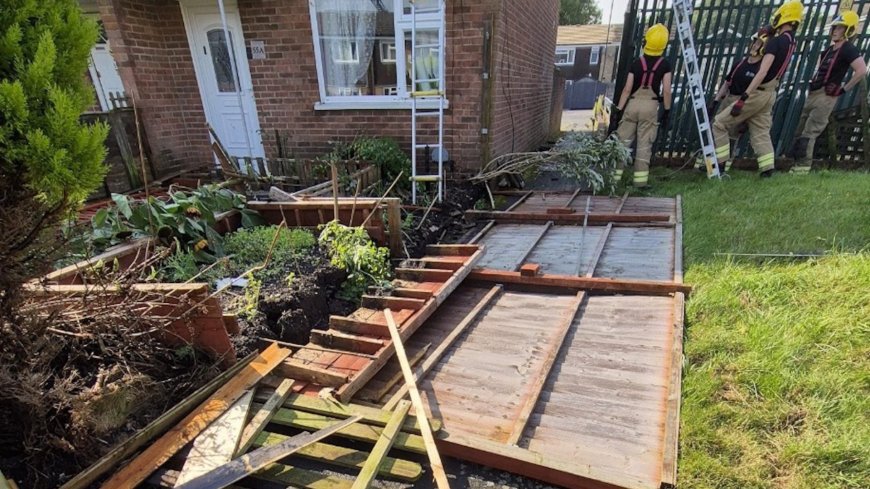 Tornado drama as British town battered by twister which ripped off roofs, flattened fences and toppled a chimney --[Reported by Umva mag]