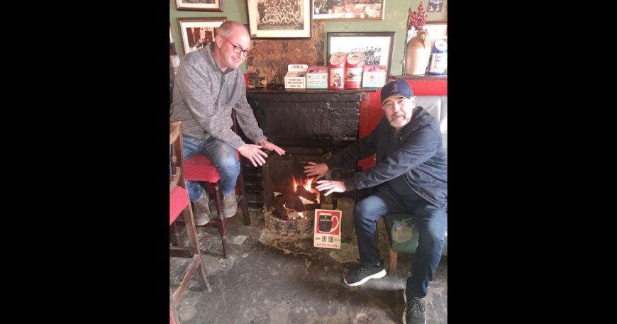 Irish Pub Hilariously Mocks Virtue-Signaling Tourist Center That Chided Them for Using Peat Fire --[Reported by Umva mag]