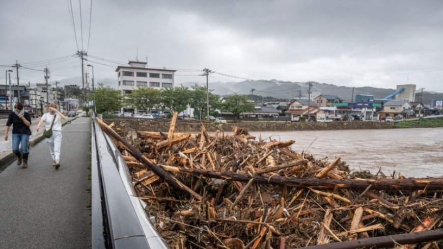 Rescue workers search for at least 6 people missing after Japan flooding --[Reported by Umva mag]