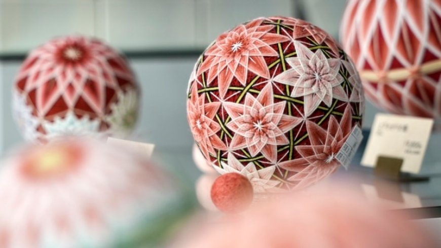 Dedicated artists keep Japan's ancient craft of temari alive --[Reported by Umva mag]