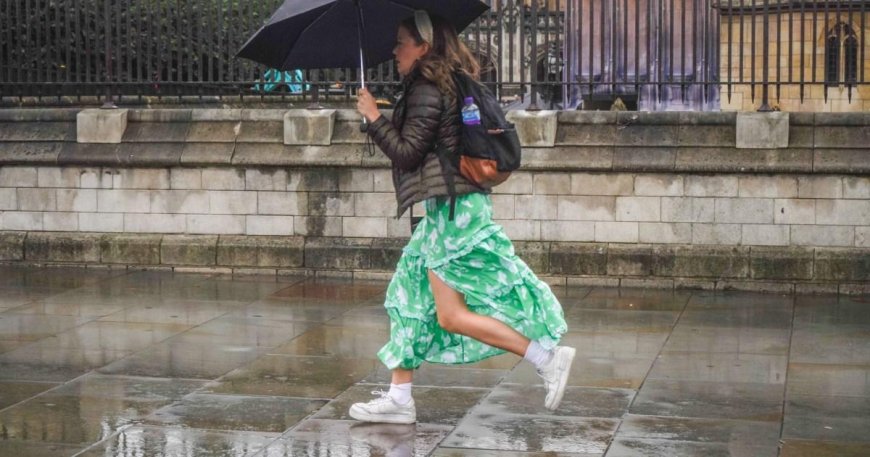 UK in total ‘washout’ with heavy rain and flash flooding warnings bringing summer to end --[Reported by Umva mag]