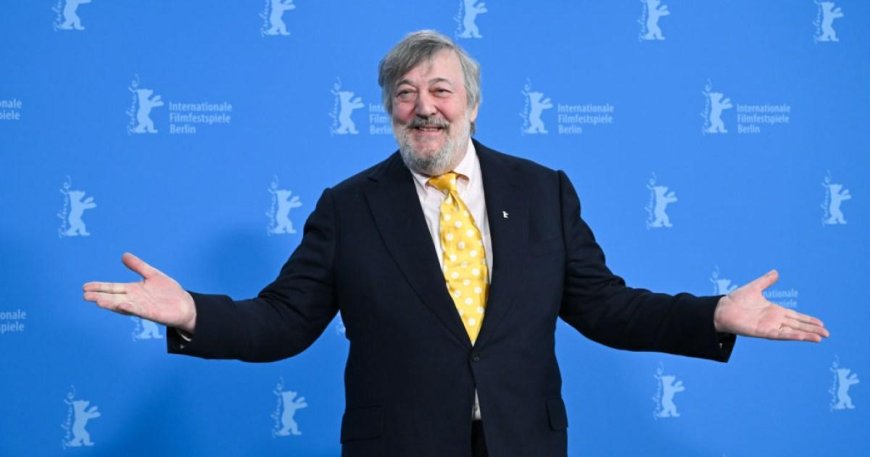 British actor Stephen Fry ‘so proud’ to get Austrian citizenship --[Reported by Umva mag]