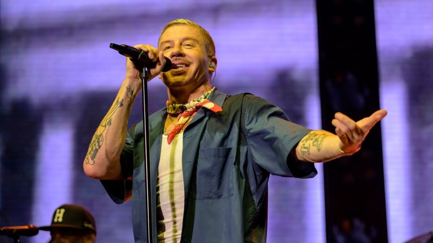 Macklemore declares 'F--- America' to cheers at Seattle concert benefiting UN agency with alleged Hamas ties --[Reported by Umva mag]