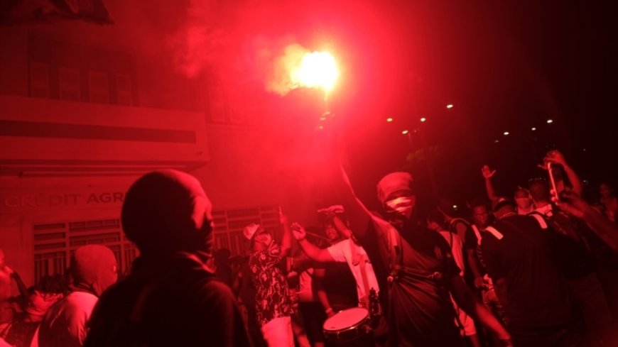 Long-forbidden French anti-riot force sent to Martinique as thousands defy bans on protests --[Reported by Umva mag]