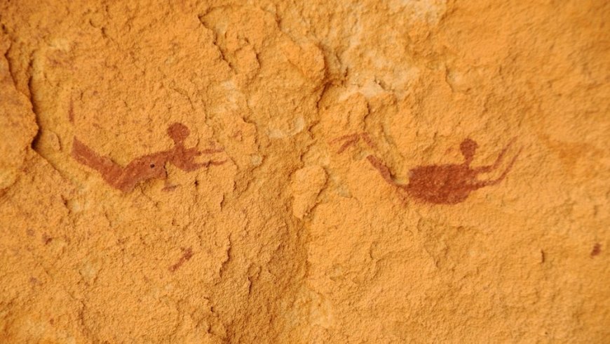 9,000-year-old rock art of people swimming in what's now the arid Sahara --[Reported by Umva mag]