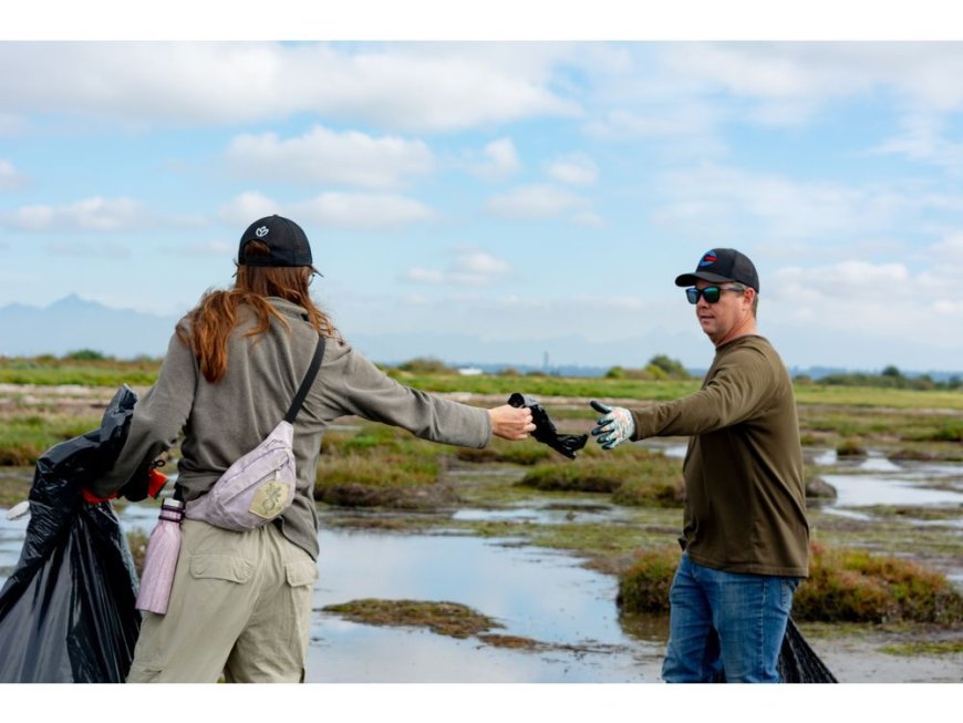 The Nature Trust of BC and GCT Global Container Terminals Lead Successful Boundary Bay Shoreline Clean Up --[Reported by Umva mag]