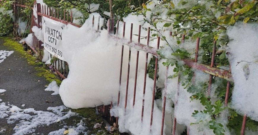 UK street turned into ‘Ibiza foam party’ after mysterious foam covers road --[Reported by Umva mag]