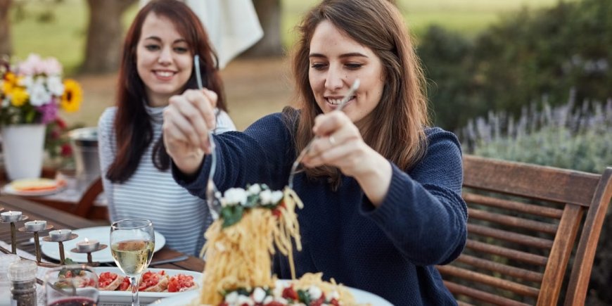 How to eat carbs without spiking your blood sugar, according to a nutrition researcher --[Reported by Umva mag]