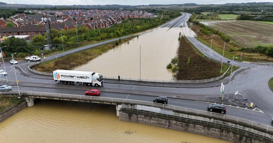 Monday’s rain continues to cause havoc on the transport systems --[Reported by Umva mag]