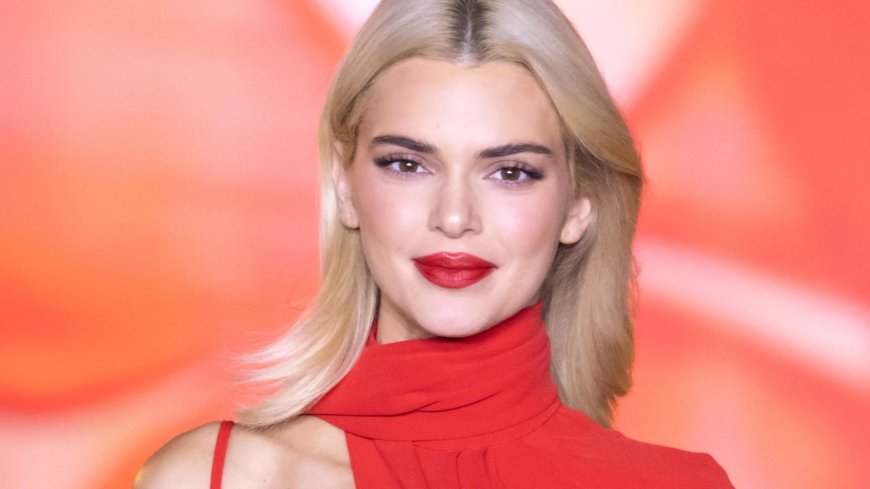 Kendall Jenner debuts blonde hair as she walks catwalk at Paris Fashion Week with Heidi Klum and Rochelle Humes --[Reported by Umva mag]