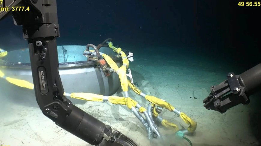 Eerie moment underwater drone robot picks through crumpled wreckage of imploded Titan sub in haunting new footage --[Reported by Umva mag]