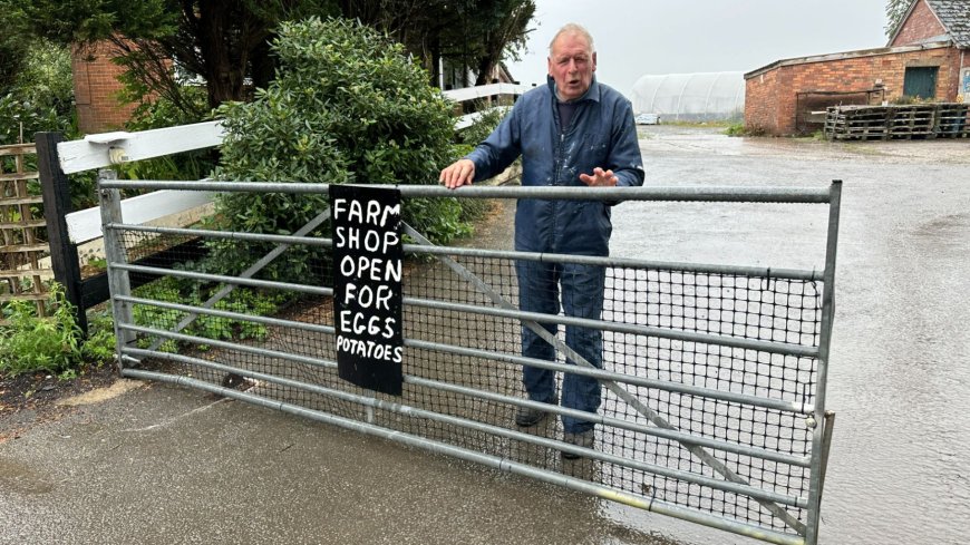 OAP neighbours aged 82 & 66 locked in furious row over gate on their shared driveway – ending up in a FIST FIGHT --[Reported by Umva mag]