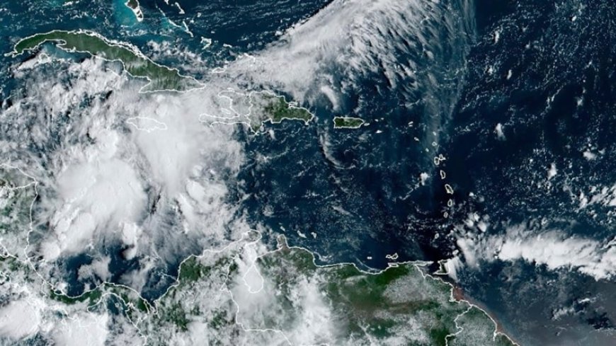 Heavy rains lash Cayman Islands as southeast US prepares for major hurricane  --[Reported by Umva mag]