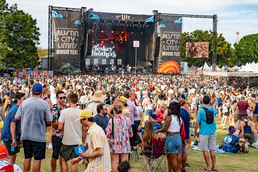 Going to the ACL Music Festival? Get a $5 credit, expedited entry and lounge access with an eligible Amex card --[Reported by Umva mag]