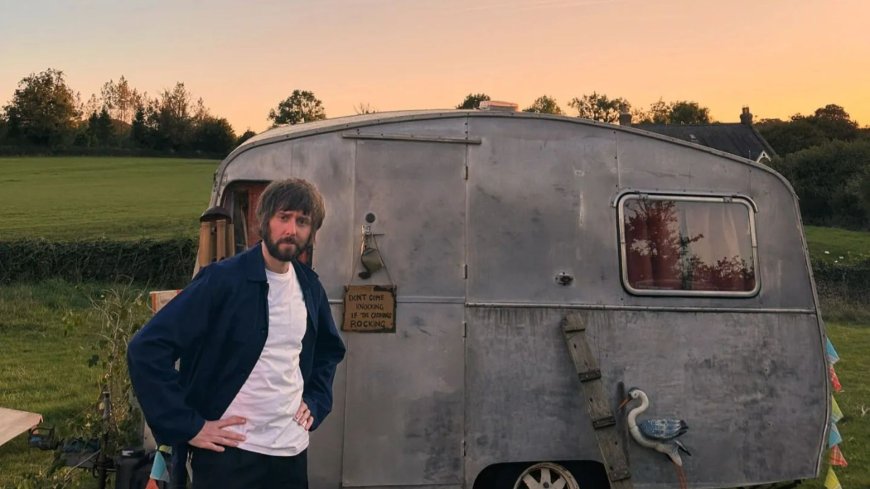 Inbetweeners star James Buckley fuels show reunion rumours with pics from caravan ‘holiday’ --[Reported by Umva mag]