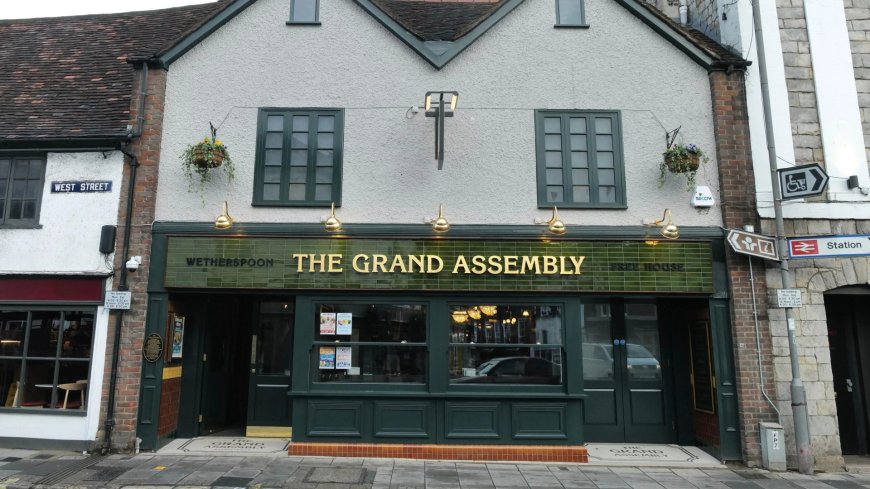 Inside swanky new £3.5MILLION Wetherspoons pub in town ‘too posh to handle it’… but locals warn punters ‘better behave’ --[Reported by Umva mag]