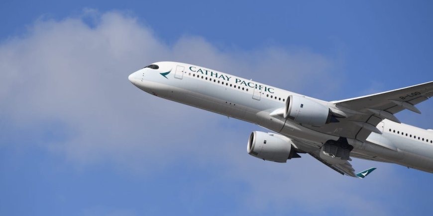 Cathay Pacific banned two customers after they got into a row over a reclining seat --[Reported by Umva mag]