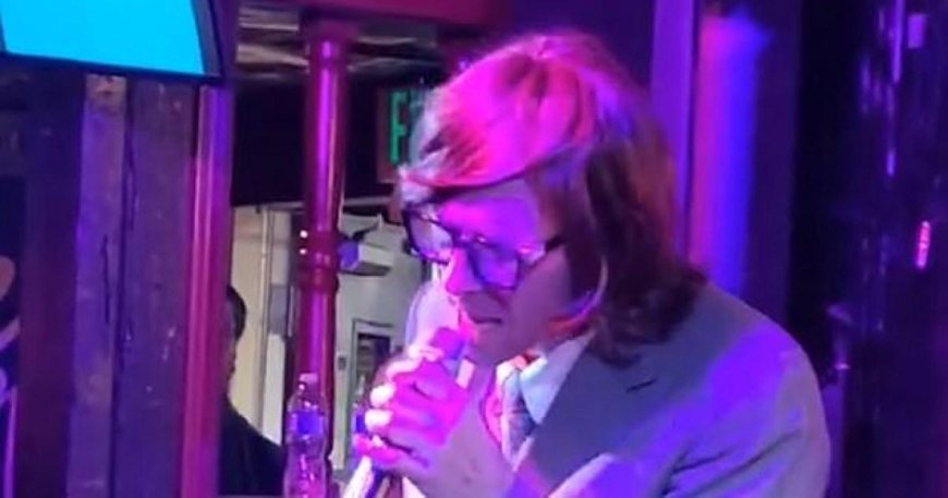 Unrecognisable music icon surprises fans in karaoke bar after turning up at wedding --[Reported by Umva mag]